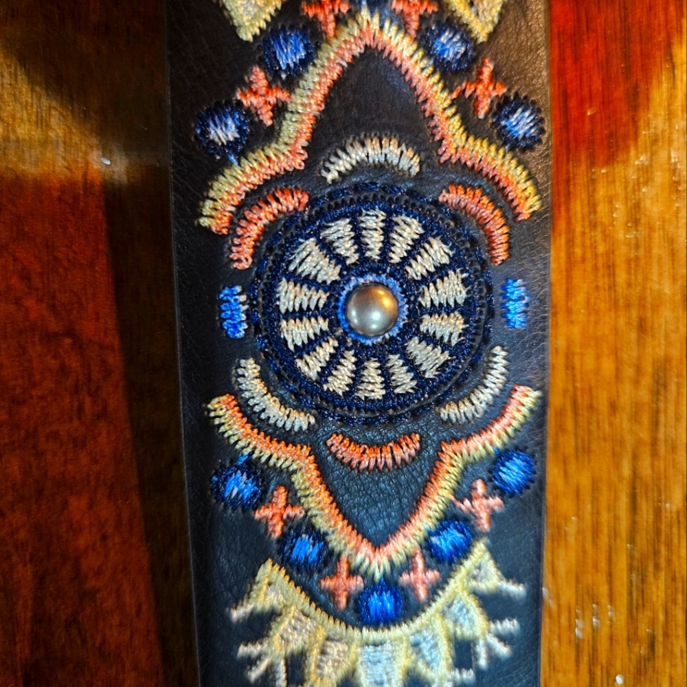 Women's Faux Leather Belt.... - Picture 4 of 6